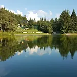 Pine Hill Ruby With Free Jacuzzi