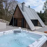 Pine Hill Ruby With Free Jacuzzi Chalet *