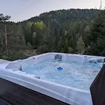 Pine Hill Ruby With Free Jacuzzi *