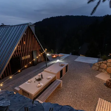 Pine Hill Ruby With Free Jacuzzi Chalet