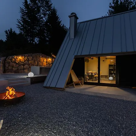 Pine Hill Ruby With Free Jacuzzi