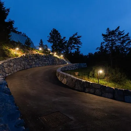 Pine Hill Ruby With Free Jacuzzi Σαλέ *