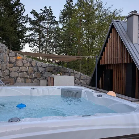 Pine Hill Ruby With Free Jacuzzi