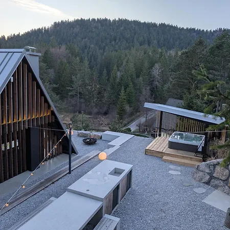 Pine Hill Ruby With Free Jacuzzi Σαλέ *