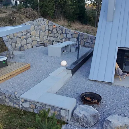 シャレー Pine Hill Ruby With Free Jacuzzi