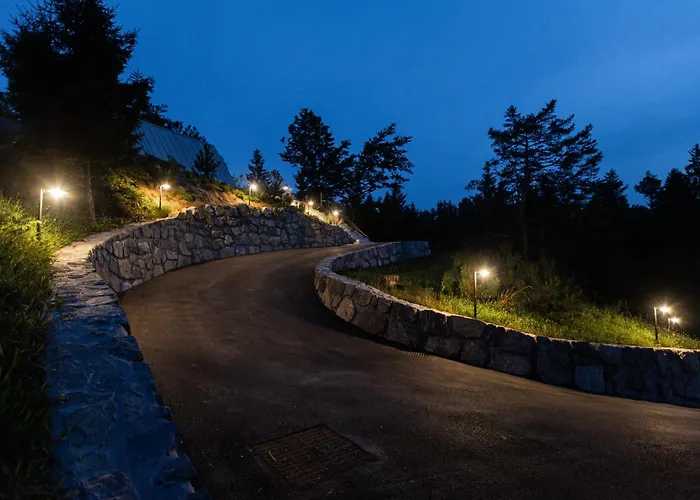 Pine Hill Ruby With Free Jacuzzi Horská chata *